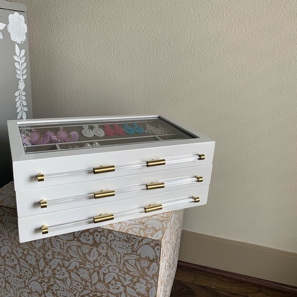 Kendra Scott Jewelry - Large Kendra Scott Jewelry Box!